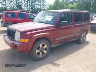2008 Jeep Commander Sport z VIN 1J8HG48K08C232970, wystawiony jako IAAI lot #42014357 z przebiegiem 136 006 mil mil oraz . Historia ofert i sprzedaży dostępna na DreamBid. Obrazek 2.