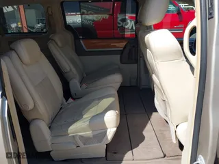 2008 Chrysler Town & Country Limited with VIN 2A8HR64X48R735030, listed as a IAAI auction lot 41997359 with 136,778 mi miles. Bid and sale history available at carsss.com. Image 8.
