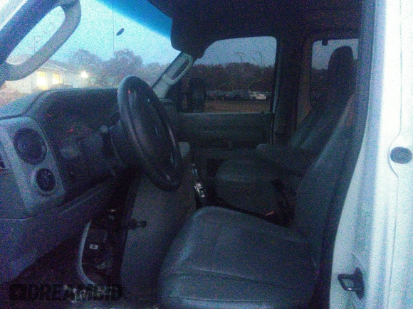 2013 Ford Econoline Cargo Commercial z VIN 1FTSS3EL1DDB17608, wystawiony jako IAAI lot #38123043 z przebiegiem Nie podano mil oraz . Historia ofert i sprzedaży dostępna na DreamBid. Obrazek 5.