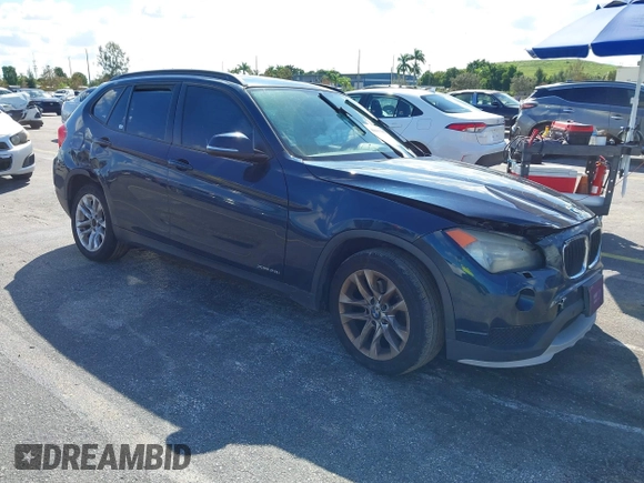 2015 BMW X1 xDrive28i z VIN WBAVL1C57FVY30820, wystawiony jako IAAI lot #40693352 z przebiegiem 111 221 mil mil oraz . Historia ofert i sprzedaży dostępna na DreamBid. Obrazek 1.
