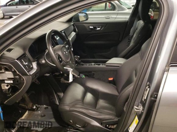 2020 Volvo V60 z VIN YV4102WK1L1035022, wystawiony jako Copart lot #59214433 z przebiegiem 41 211 mil mil oraz . Historia ofert i sprzedaży dostępna na DreamBid. Obrazek 7.