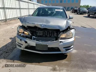 2013 Mercedes-Benz C 300 Sport с VIN WDDGF8AB8DR297960, выставлен на аукционе Copart как лот 61565455 с пробегом 72 818 миль миль и Списание • Salvage title. История ставок и продаж доступна на DreamBid. Изображение 14.
