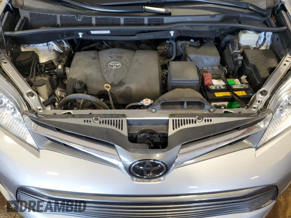 2018 Toyota Sienna XLE z VIN 5TDDZ3DC1JS190712, wystawiony jako Copart lot #62282255 z przebiegiem 63 438 mil mil oraz Szkoda całkowita • Salvage title. Historia ofert i sprzedaży dostępna na DreamBid. Obrazek 12.