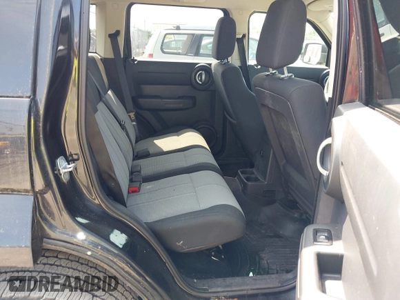 2008 Dodge Nitro SXT z VIN 1D8GU28K08W151127, wystawiony jako IAAI lot #42502070 z przebiegiem 145 972 mil mil oraz . Historia ofert i sprzedaży dostępna na DreamBid. Obrazek 8.