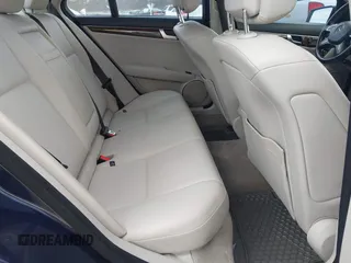 2012 Mercedes-Benz C 250 Sport z VIN WDDGF4HB4CA610062, wystawiony jako IAAI lot #41788952 z przebiegiem 78 183 mil mil oraz . Historia ofert i sprzedaży dostępna na DreamBid. Obrazek 8.
