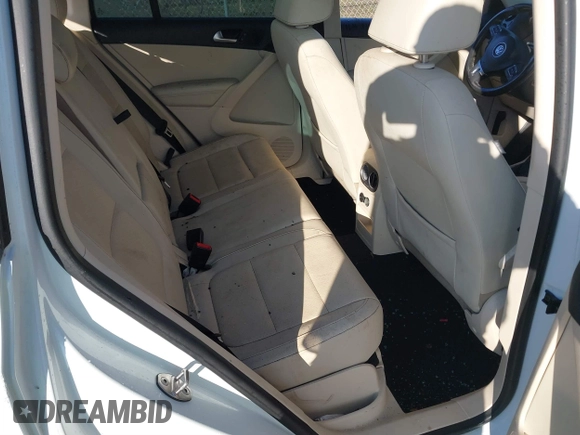 2015 Volkswagen Tiguan SE with VIN WVGAV7AX5FW600170, listed as a IAAI auction lot 41460660 with Not provided miles and . Bid and sale history available at DreamBid. Image 8.