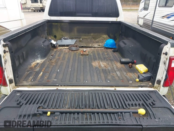 2010 Ford Super Duty F-250 SRW XL with VIN 1FTSW2BR5AEA13152, listed as a IAAI auction lot 41491929 with 310,807 mi miles. Bid and sale history available at carsss.com. Image 8.