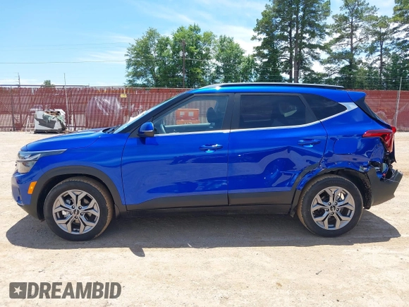 2024 Kia Seltos S z VIN KNDEU2AA4R7654467, wystawiony jako IAAI lot #42312105 z przebiegiem 1 599 mil mil oraz . Historia ofert i sprzedaży dostępna na DreamBid. Obrazek 14.