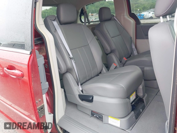 2008 Chrysler Town & Country Touring with VIN 2A8HR54PX8R731719, listed as a IAAI auction lot 42220977 with 128,977 mi miles and . Bid and sale history available at DreamBid. Image 8.