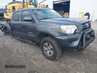 2013 Toyota Tacoma PreRunner z VIN 5TFJX4GN2DX018635, wystawiony jako IAAI lot #41223225 z przebiegiem 275 094 mil mil oraz . Historia ofert i sprzedaży dostępna na DreamBid. Obrazek 1.