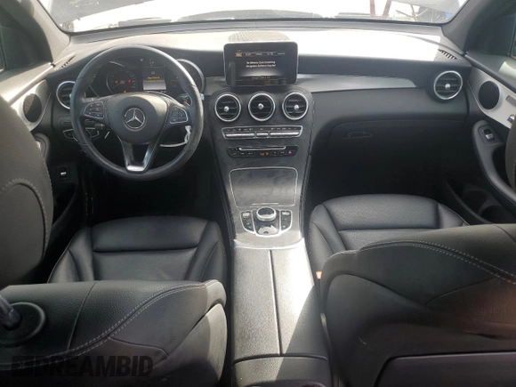 2019 Mercedes-Benz GLC 300 with VIN WDC0G4JB0KV171740, listed as a Copart auction lot 43021115 with 33,764 mi miles and Clean title. Bid and sale history available at DreamBid. Image 8.