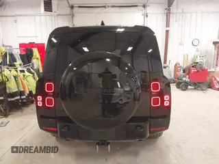 2024 Land Rover Defender X-Dynamic SE z VIN SALE2FEU1R2300221, wystawiony jako IAAI lot #41579863 z przebiegiem 13 981 mil mil oraz . Historia ofert i sprzedaży dostępna na DreamBid. Obrazek 17.