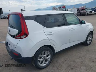 2020 Kia Soul LX with VIN KNDJ23AU0L7056999, listed as a IAAI auction lot 40407656 with 106,634 mi miles. Bid and sale history available at carsss.com. Image 4.