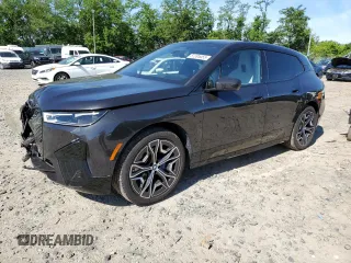2024 BMW iX xDrive50 z VIN WB523CF0XRCN14681, wystawiony jako Copart lot #57395055 z przebiegiem 10 753 mil mil oraz Szkoda całkowita • Salvage title. Historia ofert i sprzedaży dostępna na DreamBid. Obrazek 1.