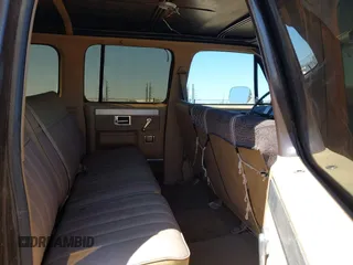 1986 GMC Suburban z VIN 1G5GK26M5GF524029, wystawiony jako IAAI lot #42336202 z przebiegiem 88 623 mil mil oraz . Historia ofert i sprzedaży dostępna na DreamBid. Obrazek 8.