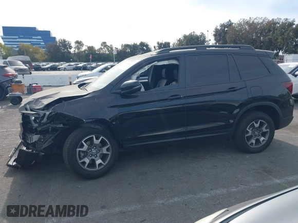 2023 Honda Passport TrailSport with VIN 5FNYF8H63PB033062, listed as a IAAI auction lot 41399396 with 17,829 mi miles and . Bid and sale history available at carsss.com. Image 14.
