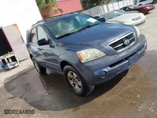 2005 Kia Sorento LX with VIN KNDJD733455462952, listed as a IAAI auction lot 41805815 with 138,727 mi miles. Bid and sale history available at carsss.com. Image 1.