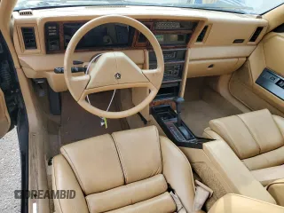 1987 Chrysler LeBaron z VIN 1C3CJ51E1HG137845, wystawiony jako Copart lot #86610254 z przebiegiem Nie podano mil oraz Czysty tytuł • Clean title. Historia ofert i sprzedaży dostępna na DreamBid. Obrazek 8.
