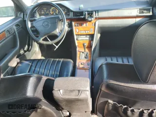 1995 Mercedes-Benz E Class with VIN WDBEB31E0SC232707, listed as a Copart auction lot 44348885 with 310,955 mi miles and Clean Title. Bid and sale history available at carsss.com. Image 8.