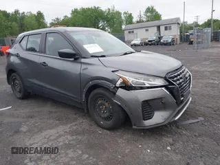 2021 Nissan Kicks S z VIN 3N1CP5BV8ML494702, wystawiony jako IAAI lot #42295292 z przebiegiem 104 823 mil mil oraz . Historia ofert i sprzedaży dostępna na DreamBid. Obrazek 1.