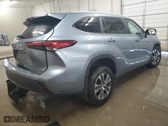 2023 Toyota Highlander L z VIN 5TDKDRAH6PS001750, wystawiony jako Copart lot #55078665 z przebiegiem 24 887 mil mil oraz Szkoda całkowita • Salvage title. Historia ofert i sprzedaży dostępna na DreamBid. Obrazek 3.