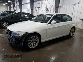 2011 BMW 3 Series 328i xDrive z VIN WBAPK5G53BNN30232, wystawiony jako Copart lot #57954685 z przebiegiem 157 538 mil mil oraz Szkoda całkowita • Salvage title. Historia ofert i sprzedaży dostępna na DreamBid. Obrazek 1.