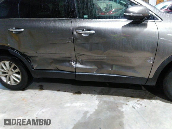 2017 Kia Sorento LX V6 with VIN 5XYPG4A52HG214862, listed as a IAAI auction lot 41986714 with 64,498 mi miles. Bid and sale history available at carsss.com. Image 6.