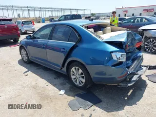 2015 Volkswagen Jetta SE with VIN 3VWD17AJ3FM260636, listed as a IAAI auction lot 42423975 with 129,377 mi miles and . Bid and sale history available at DreamBid. Image 3.