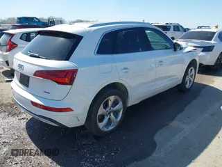 2021 Audi Q5 Premium Plus with VIN WA1BAAFYXM2050143, listed as a IAAI auction lot 41724418 with 60,638 mi miles. Bid and sale history available at carsss.com. Image 4.