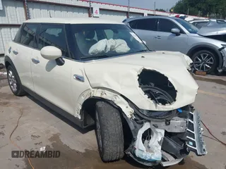 2021 MINI Hardtop 4 Door Cooper S z VIN WMWXU9C0XM2N20104, wystawiony jako IAAI lot #42242272 z przebiegiem Nie podano mil oraz . Historia ofert i sprzedaży dostępna na DreamBid. Obrazek 1.