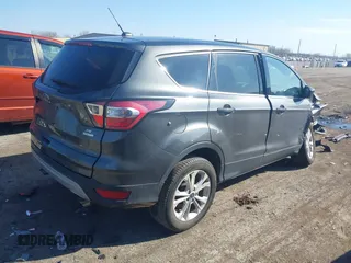 2017 Ford Escape SE with VIN 1FMCU0GD0HUB80123, listed as a IAAI auction lot 41895514 with 61,680 mi miles and . Bid and sale history available at DreamBid. Image 4.
