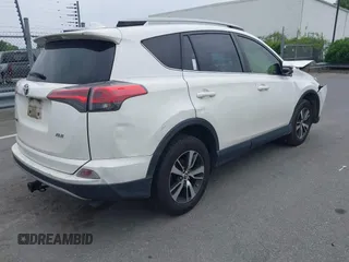 2018 Toyota RAV4 XLE z VIN JTMWFREV2JJ739366, wystawiony jako IAAI lot #42270427 z przebiegiem 112 558 mil mil oraz . Historia ofert i sprzedaży dostępna na DreamBid. Obrazek 4.