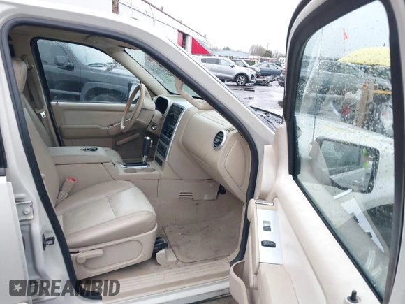 2006 Mercury Mountaineer Luxury with VIN 4M2EU47E26UJ16637, listed as a IAAI auction lot 41225702 with 179,169 mi miles. Bid and sale history available at carsss.com. Image 5.