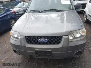 2007 Ford Escape XLS with VIN 1FMYU92Z37KB16651, listed as a IAAI auction lot 41986040 with 119,286 mi miles. Bid and sale history available at carsss.com. Image 6.