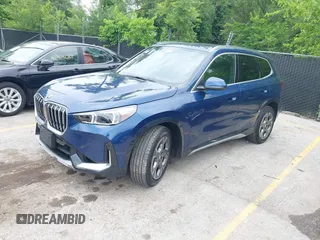 2025 BMW X1 xDrive28i z VIN WBX73EF07S5228273, wystawiony jako IAAI lot #42436863 z przebiegiem 6 845 mil mil oraz . Historia ofert i sprzedaży dostępna na DreamBid. Obrazek 17.