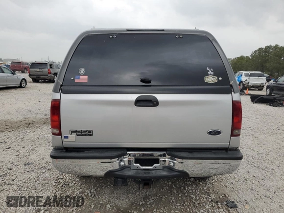2001 Ford F-250 XL z VIN 1FTNX21F11EC28450, wystawiony jako Copart lot #51336465 z przebiegiem 341 915 mil mil oraz Czysty tytuł • Clean title. Historia ofert i sprzedaży dostępna na DreamBid. Obrazek 6.