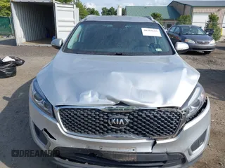 2018 Kia Sorento LX with VIN 5XYPGDA3XJG427112, listed as a IAAI auction lot 40303681 with 170,443 mi miles. Bid and sale history available at carsss.com. Image 6.