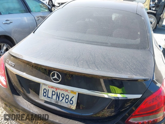 2017 Mercedes-Benz C 300 z VIN 55SWF4JB0HU183802, wystawiony jako IAAI lot #42666877 z przebiegiem Nie podano mil oraz . Historia ofert i sprzedaży dostępna na DreamBid. Obrazek 17.