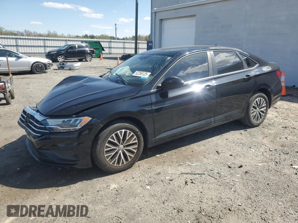2020 Volkswagen Jetta S z VIN 3VWCB7BU9LM027339, wystawiony jako Copart lot #52256125 z przebiegiem 74 549 mil mil oraz Czysty tytuł • Clean title. Historia ofert i sprzedaży dostępna na DreamBid. Obrazek 1.