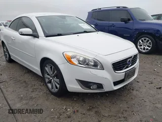 2013 Volvo C70 T5 with VIN YV1672MC9DJ139186, listed as a IAAI auction lot 41541171 with 99,753 mi miles. Bid and sale history available at carsss.com. Image 1.