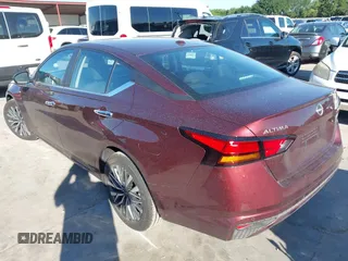 2025 Nissan Altima SV z VIN 1N4BL4DV1SN390275, wystawiony jako IAAI lot #42223725 z przebiegiem 1640 mil mil oraz . Historia ofert i sprzedaży dostępna na DreamBid. Obrazek 3.