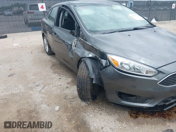 2018 Ford Focus SE z VIN 1FADP3F23JL321768, wystawiony jako IAAI lot #42415788 z przebiegiem 124 126 mil mil oraz . Historia ofert i sprzedaży dostępna na DreamBid. Obrazek 6.
