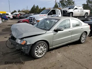 2008 Volvo S60 2.5T with VIN YV1RH592882676613, listed as a Copart auction lot 89141905 with 160,981 mi miles and Salvage Title. Bid and sale history available at carsss.com. Image 1.