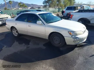 2000 Lexus ES 300 with VIN JT8BF28G9Y0282007, listed as a IAAI auction lot 41702668 with 154,025 mi miles. Bid and sale history available at carsss.com. Image 1.