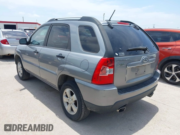 2010 Kia Sportage LX z VIN KNDKG3A40A7710743, wystawiony jako IAAI lot #42446995 z przebiegiem 282 954 mil mil oraz . Historia ofert i sprzedaży dostępna na DreamBid. Obrazek 3.
