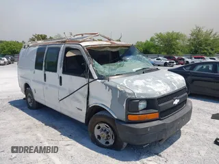 2005 Chevrolet Express Cargo Van with VIN 1GCGG25VX51226784, listed as a IAAI auction lot 42012325 with 537,878 mi miles. Bid and sale history available at carsss.com. Image 1.
