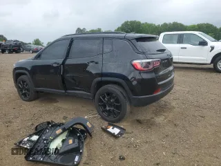 2024 Jeep Compass Latitude z VIN 3C4NJDBN4RT591517, wystawiony jako Copart lot #54611565 z przebiegiem 8 580 mil mil oraz Szkoda całkowita • Salvage title. Historia ofert i sprzedaży dostępna na DreamBid. Obrazek 2.