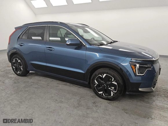 2023 Kia Niro EV Wind with VIN KNDCR3L16P5025572, listed as a Copart auction lot 48595255 with 82,855 mi miles and Clean Title. Bid and sale history available at carsss.com. Image 4.