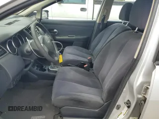 2008 Nissan Versa S с VIN 3N1BC13E68L384946, выставлен на аукционе Copart как лот 58792945 с пробегом 79 491 миль миль и Списание • Salvage title. История ставок и продаж доступна на DreamBid. Изображение 7.
