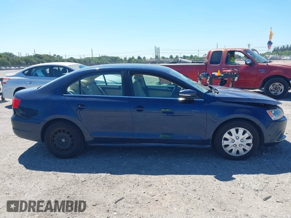 2013 Volkswagen Jetta SE z VIN 3VWDX7AJ0DM396590, wystawiony jako IAAI lot #41829922 z przebiegiem 133 356 mil mil oraz . Historia ofert i sprzedaży dostępna na DreamBid. Obrazek 13.